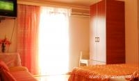 IZNAJMLJUJEM APARTMANE I SOBE U IGALU, ενοικιαζόμενα δωμάτια στο μέρος Igalo, Montenegro